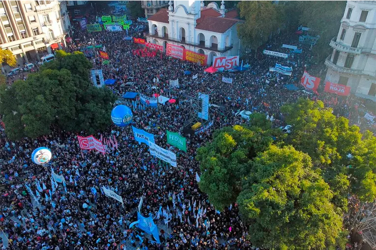 Multitudinaria marcha universitaria en reclamo del cumplimiento de la ley de financiamiento