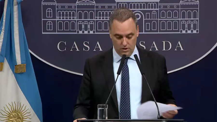LA CASTA… Un contratista declaró que Adorni le pagó en efectivo US$245.000 por remodelar la casa del country Indio Cua