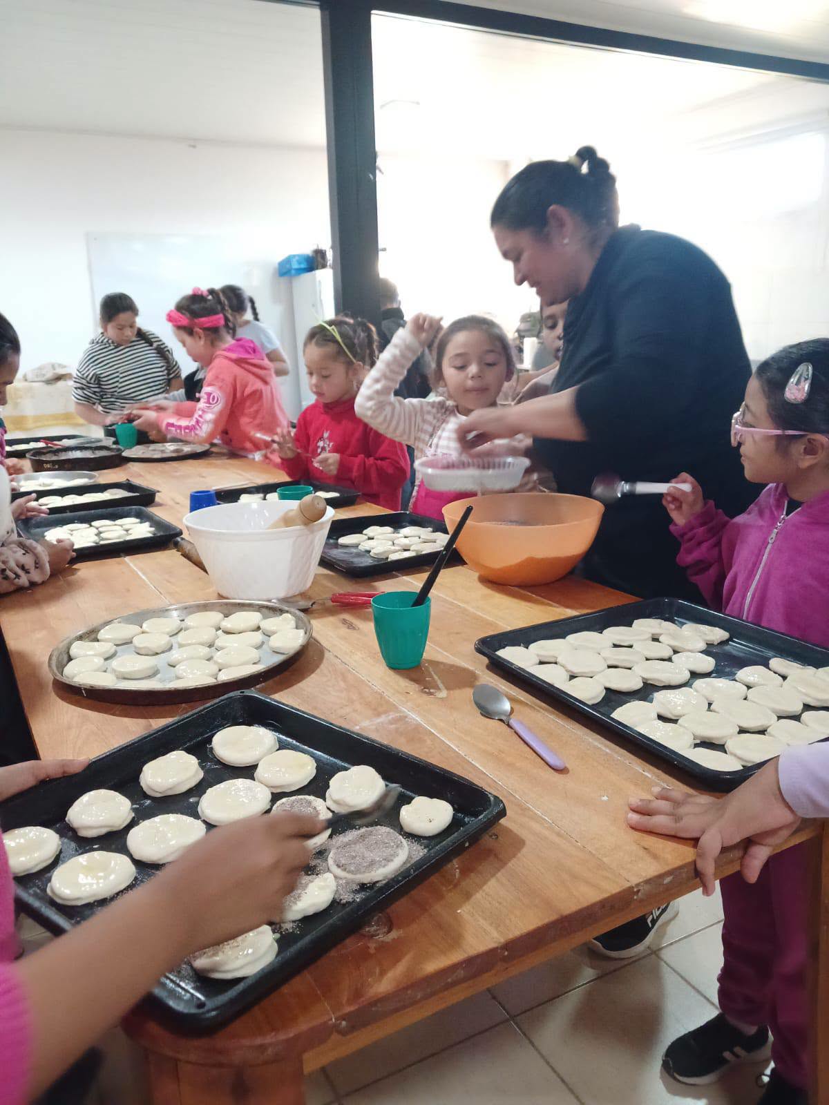 MUNICIPALES: TALLER DE PANADERÍA EN EL NIDO