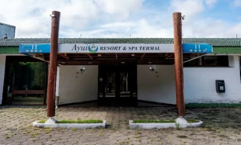 LOS LIBERTOS DESTRUYEN AL TURISMO Y A LA VEZ QUIEREN CONCESIONAR LA EXPLOTACIÓN DEL DESTRUIDO HOTEL AYUÍ