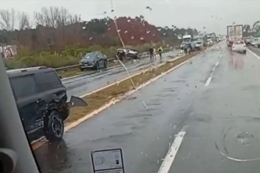 Fatal choque múltiple en la Ruta Nacional 12: cuatro personas fallecieron y cinco heridos