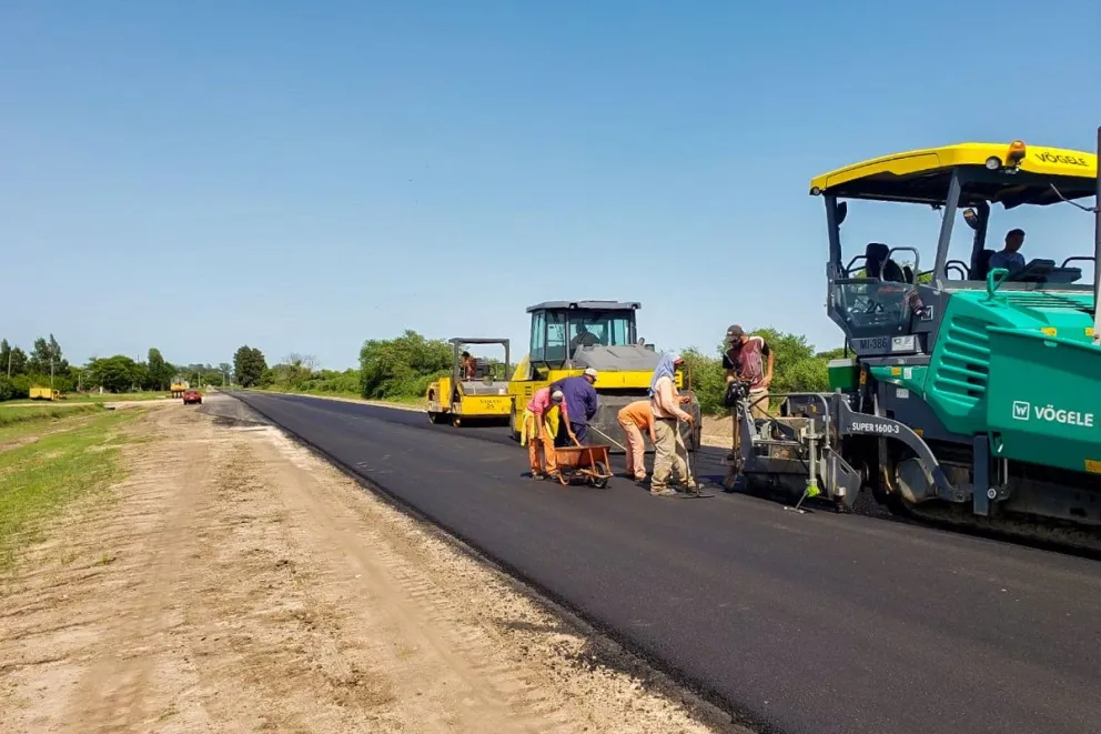 Destacan que Vialidad interviene más de 1.000 kilómetros de rutas entrerrianas y va por el 100% de las vías primarias