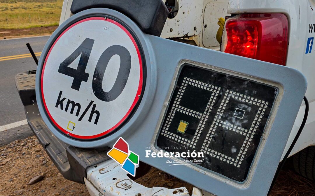 Federación instaló en el ingreso a la ciudad, sobre ruta 44, un medidor de velocidad de vehículos
