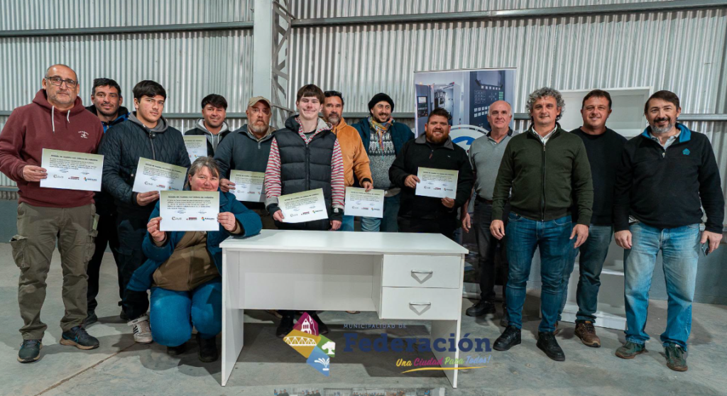 Bravo destacó la capacitación en armado de muebles y apostó al agregado de valor para la industria maderera de Federación