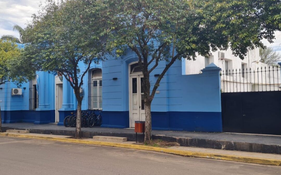 CHAJARÍ: Una mujer policía intentó separar a jóvenes en una pelea y recibió un “botellazo” en el hombro