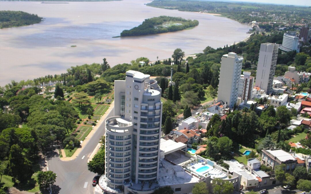 LAS POLITICAS DE MILEI ASFIXIAN AL TURISMO