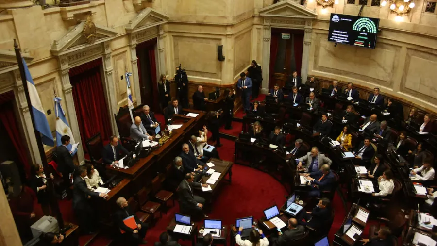MIENTRAS UN JUBILADO CON 35 AÑOS DE APORTE COBRA 400 MIL PESOS…