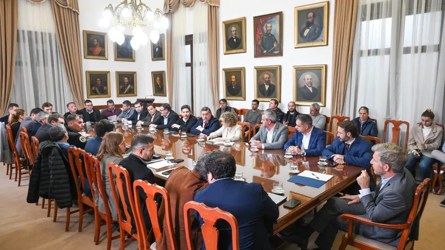 Frigerio reunió a intendentes y funcionarios para coordinar acciones ante el fenómeno de El Niño