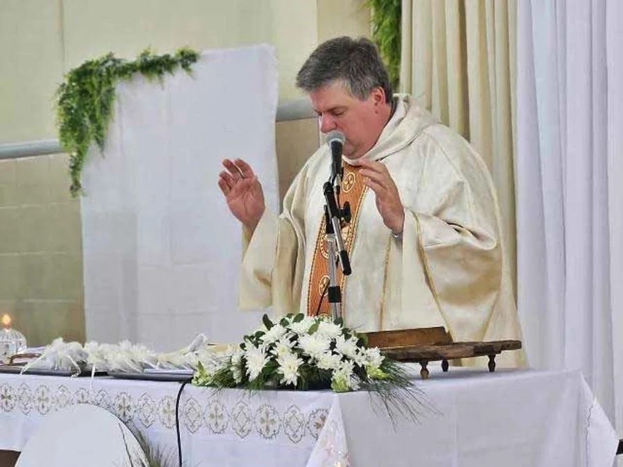 HOLA PELUQUITAS DESTRUCTORES… Alerta por la crisis de PAMI en Concordia: sacerdote denunció “deshumanización”