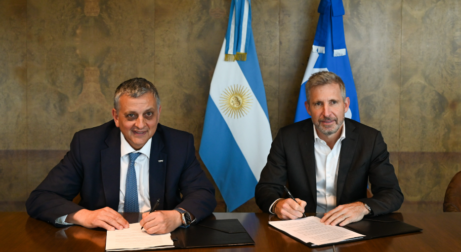 Frigerio cerró un acuerdo estratégico con YPF para meter a Entre Ríos en el negocio de Vaca Muerta
