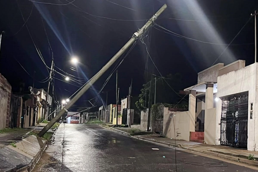 Una tormenta provocó graves destrozos y cortes de energía en varios sectores de Concordia